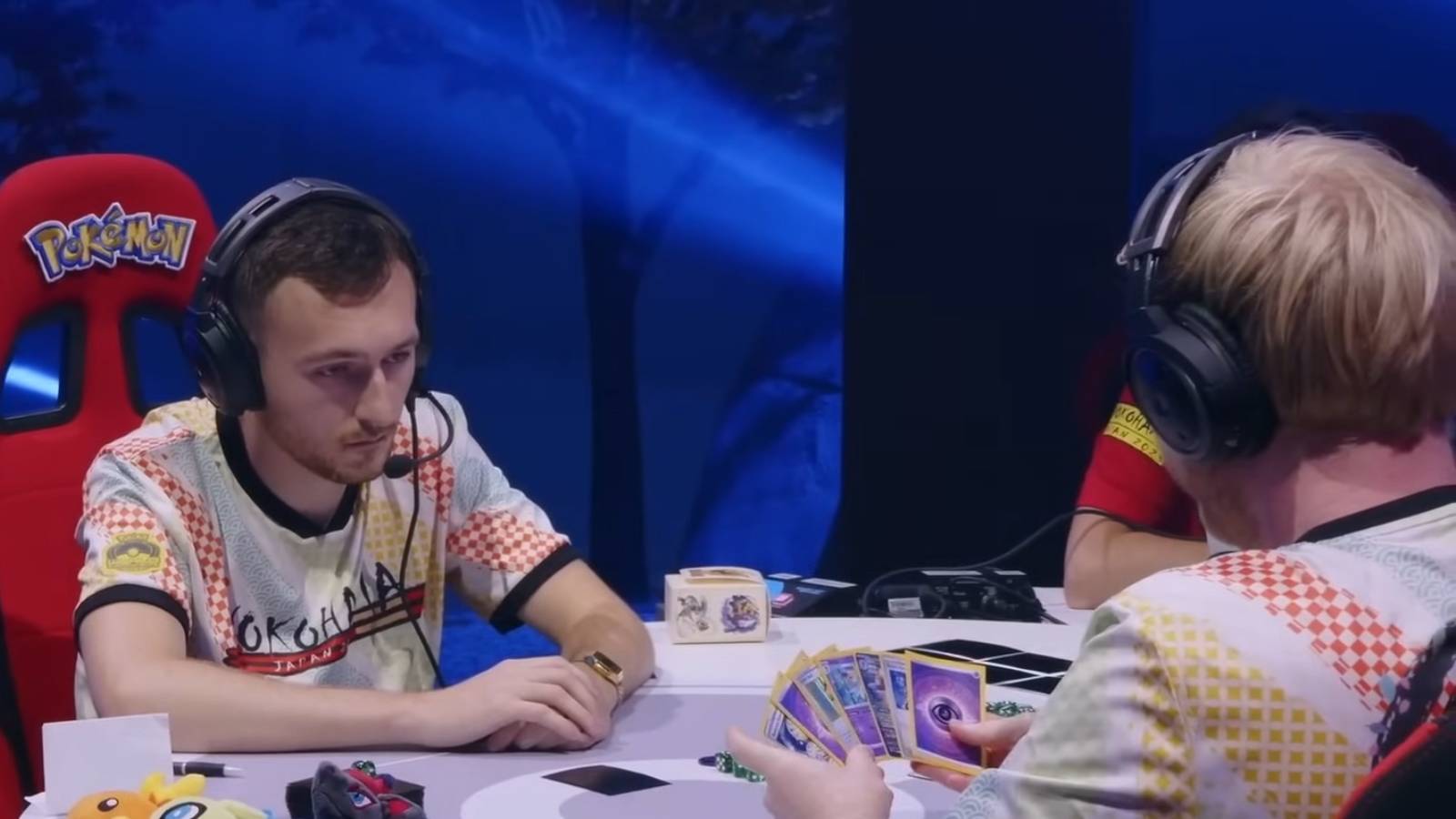 Tord Reklev doing a mulligan during the Pokemon TCG World Championships